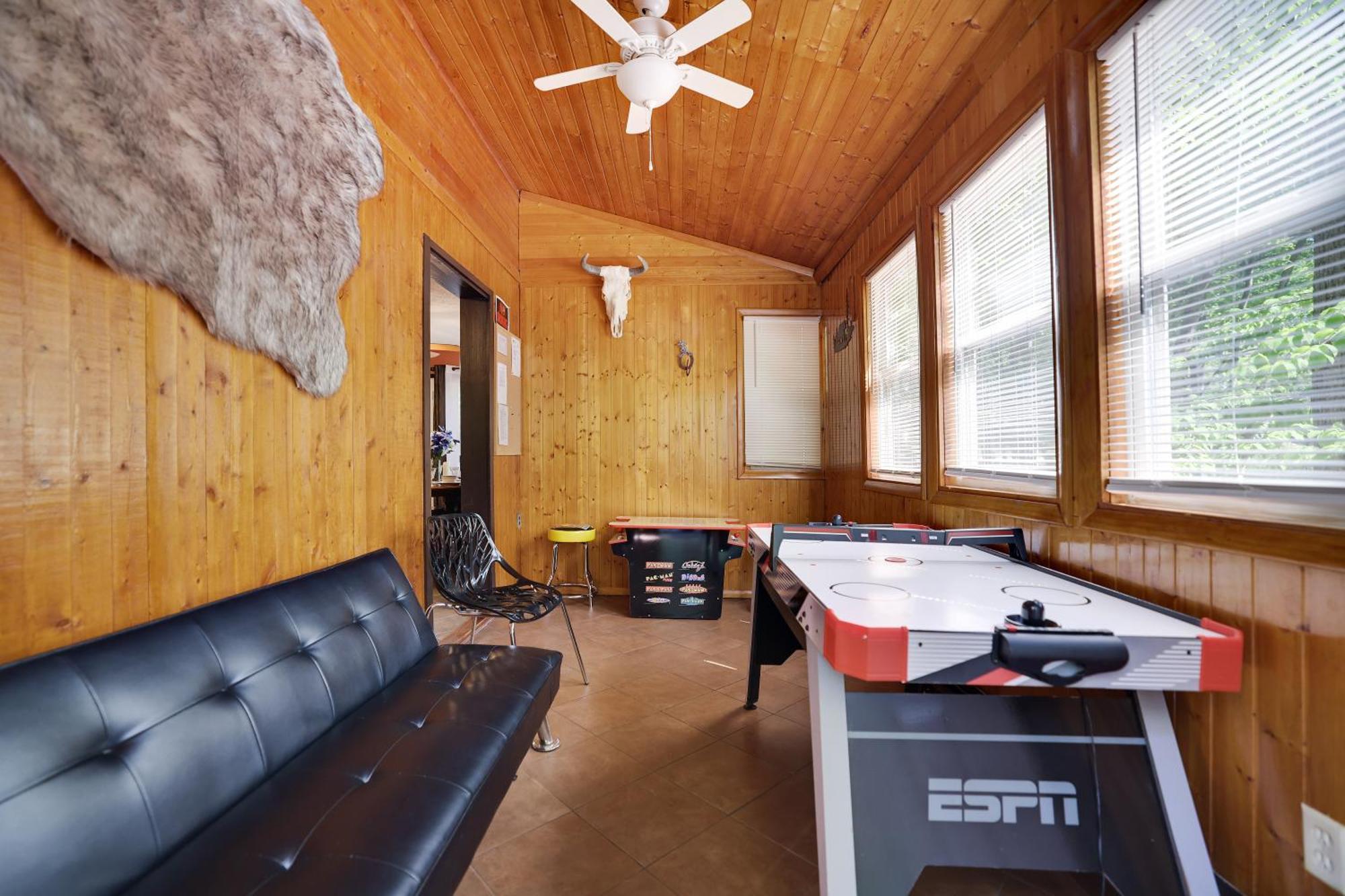 Chalet Renovated Near Casino, Camelback , Kalahari 4Bdrms Firepit Hot Tub Game Room Tobyhanna Exterior foto